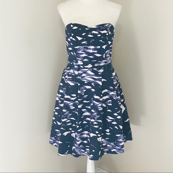 H&M Dresses & Skirts - H&M Strapless Dress